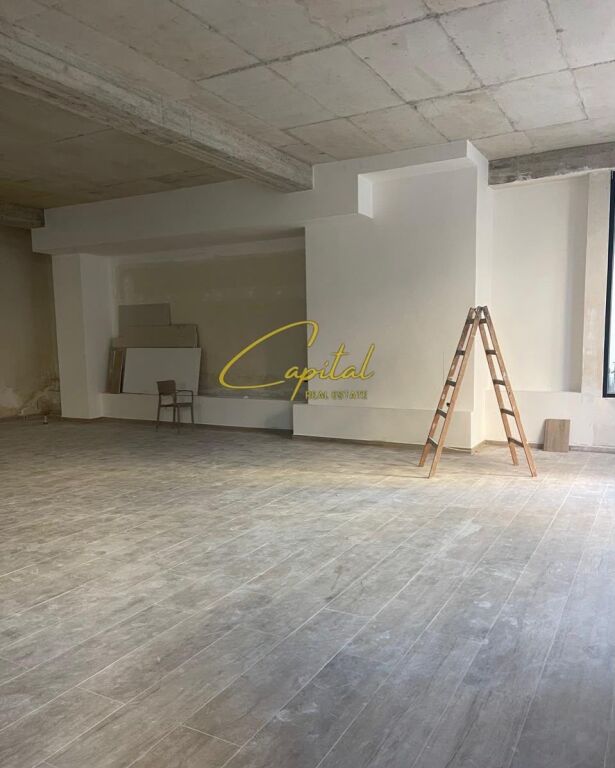 LOCALE COMMERCIALE IN AFFITTO 210 M2 BRRYLI 1.500 EURO