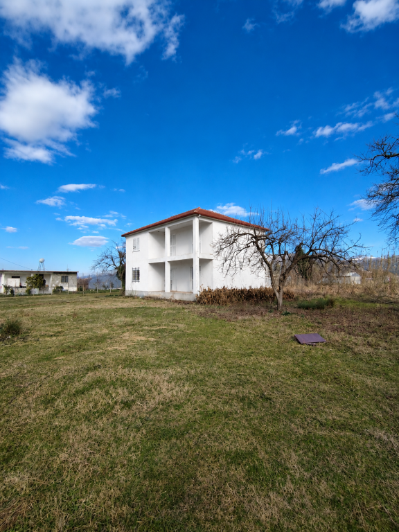House for sale with 2,700 m² land in Rinas – Very good location, only 5 minutes from Tirana Airport