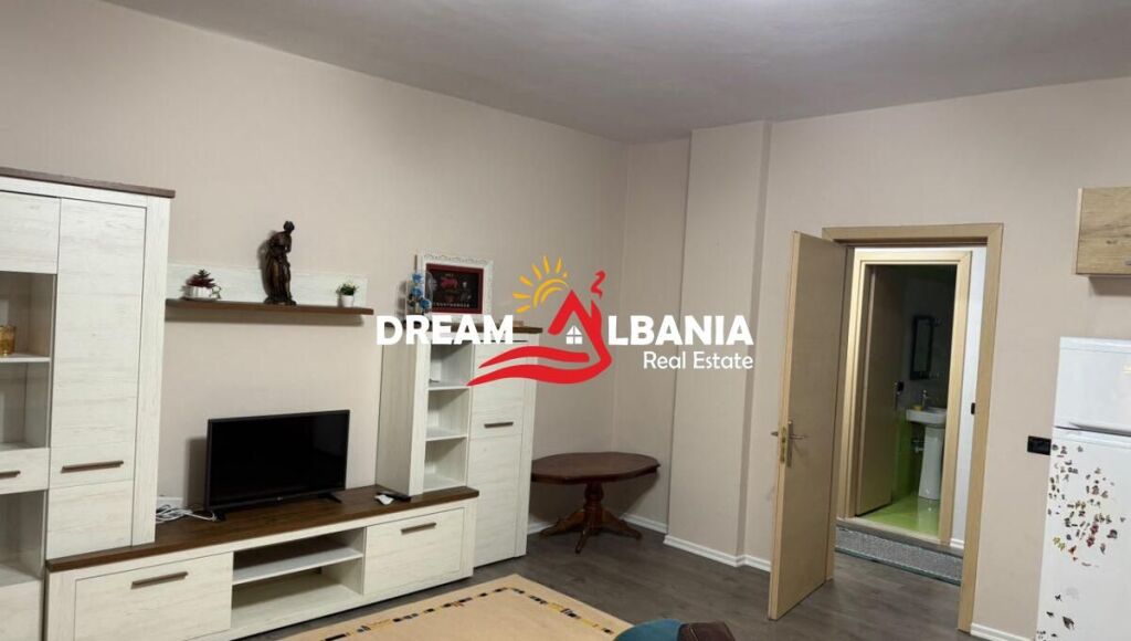 Jepet Apartament 2+1+2+3 Ballkone me qera tek Liqeni Thate, prane Restorant Mir Zoti (ID 42215618 )