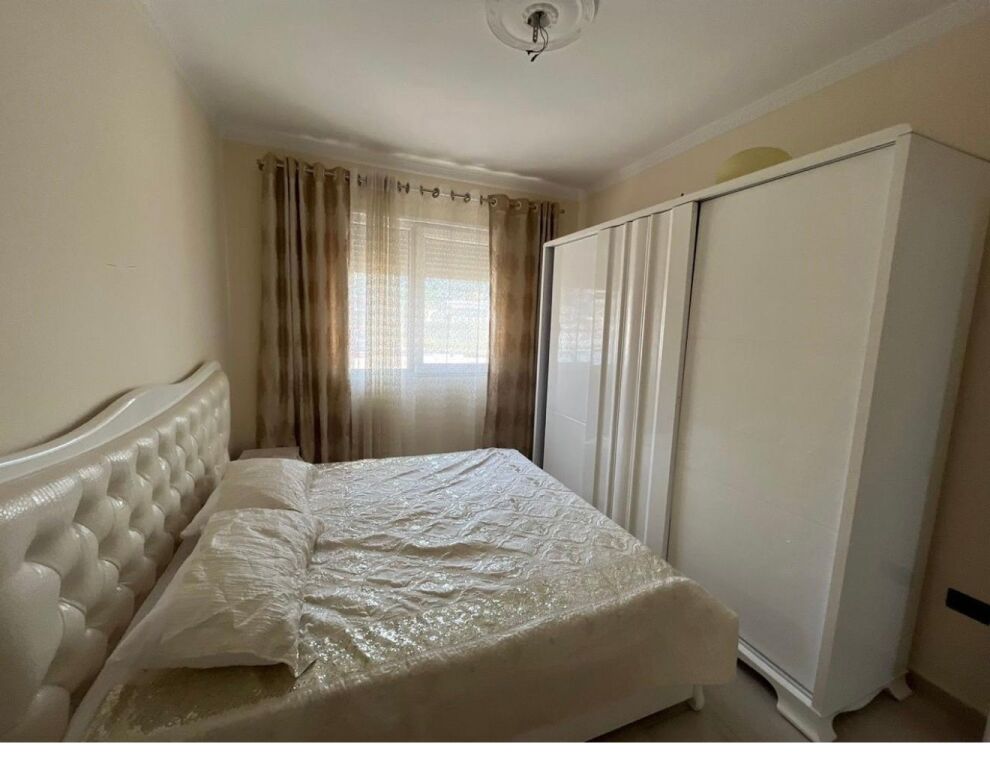 2+1,te xhamia kopshti botanik,500 euro