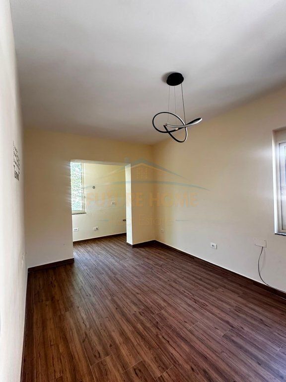 Durres, business premises for rent 2nd floor, 69 m² 450 € (Museum, Durres)