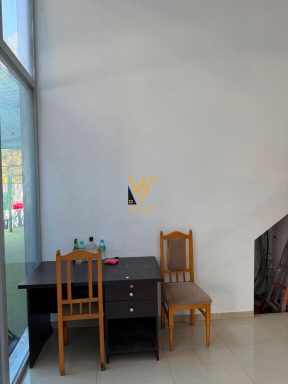 SHOP FOR RENT 13 M2 IN VASIL SHANTO 20,000 LEKE
