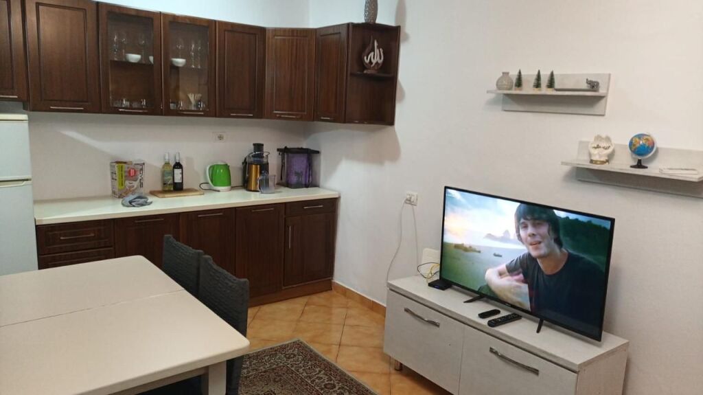 JEPET APARTAMENT ME QERA 1+1, ALI DEMI