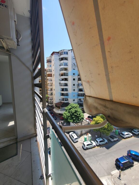 Apartment 2+1 for sale at kika 2 Komuna e Parisit !