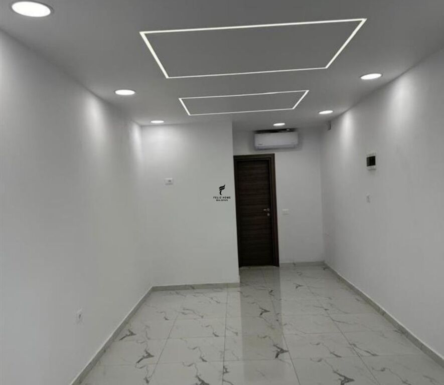 NEGOZIO IN AFFITTO 35 M2 PAZARI I RI 150.000 LEKE FH-82554