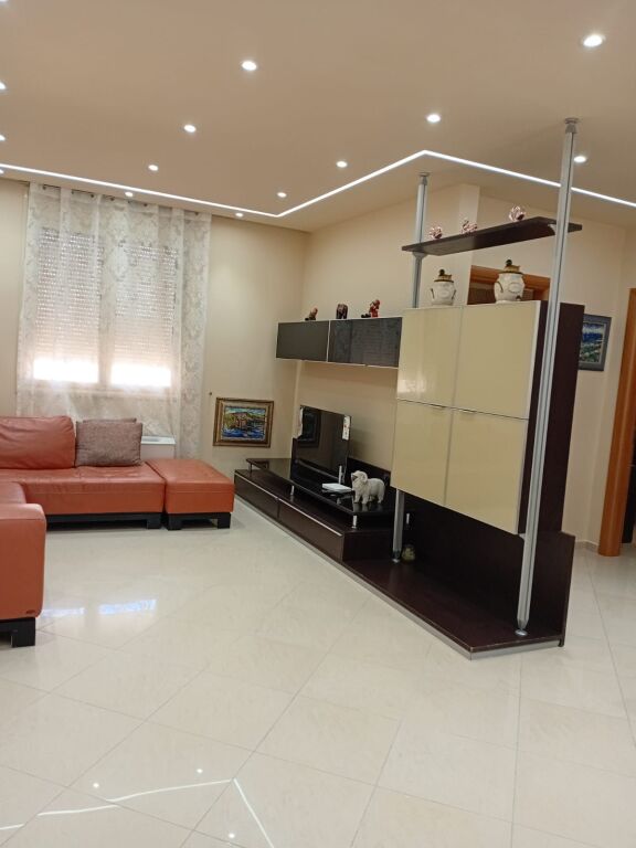 Apartament me qera
