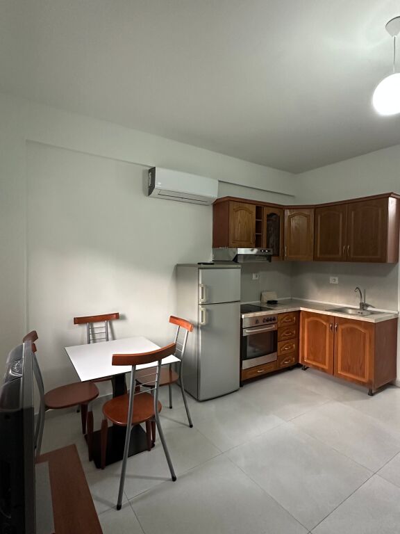 Jepet me qira apartament 1+1