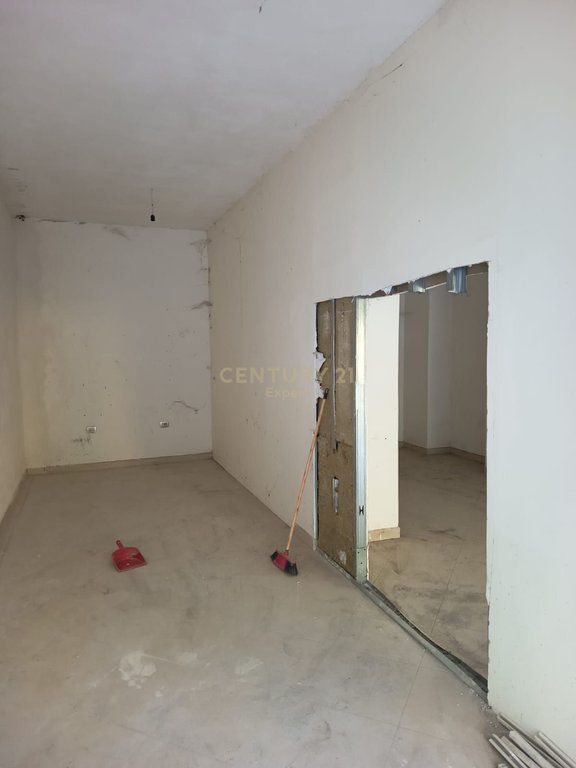 SHITET NJESI BUZE RRUGE NE FRESK