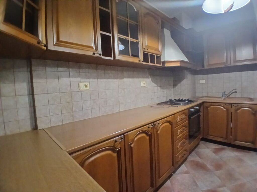 Apartament 1+1 me qera tek Komuna e Parisit