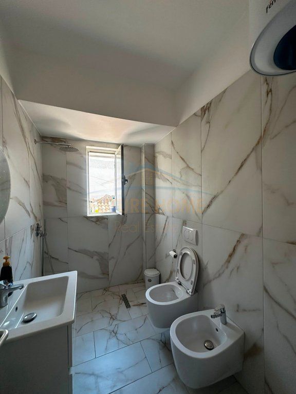 Durres, business premises for rent 2nd floor, 69 m² 450 € (Museum, Durres)