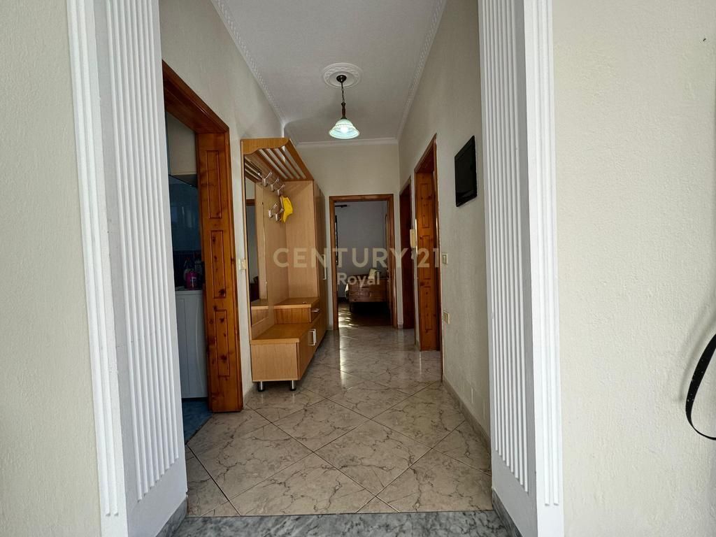 Apartament 2+1 në katin e parë teknik të një vile me qira pranë Frigoriferit Tiranë - 450€ | 120 m²