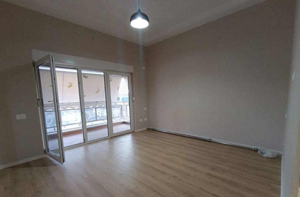 Sale | Apartament 2 + 1 | prane Shkolla e Kuqe | 187000 €