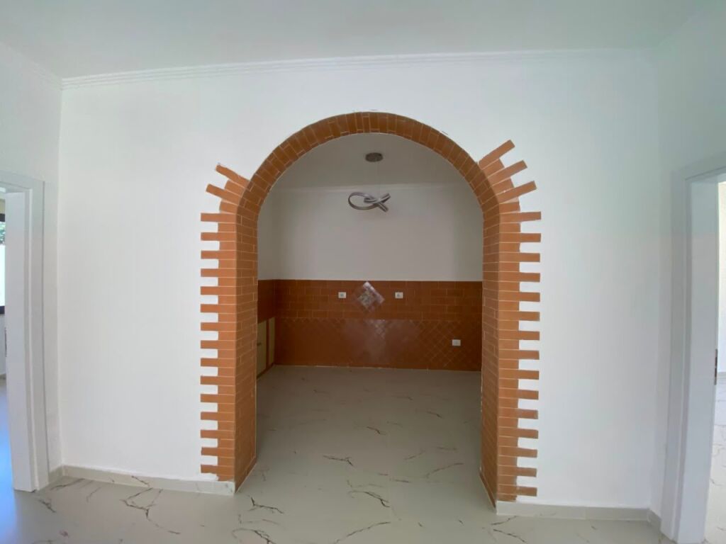Private House near the Center, Durres!