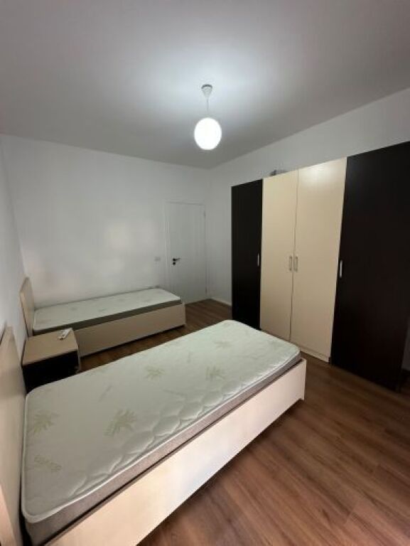 Jepet apartament 2+1 me qira ne Kompleksi Priam , Kamez , Institut .