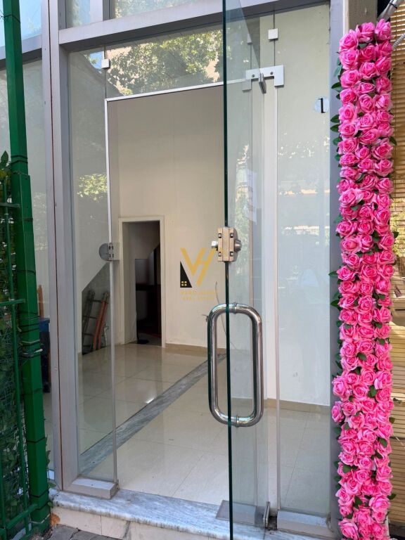 SHOP FOR RENT 13 M2 IN VASIL SHANTO 20,000 LEKE