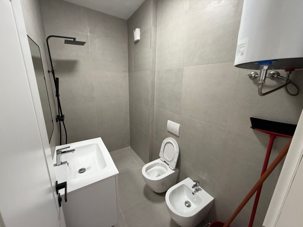 📣 SHITET SUPER Apartament 1+1 📍 Rruga “Jordan Misja”, Prane Kompleksit Ndregjoni ✨