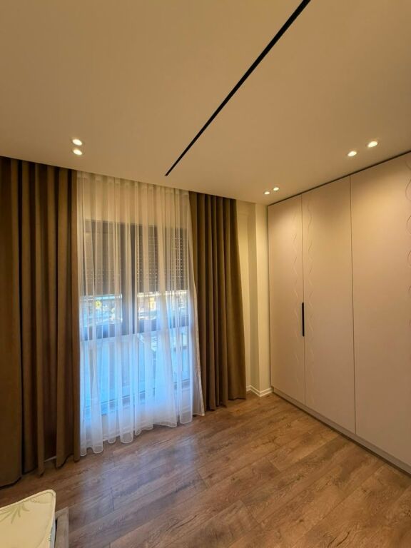 Apartament 3+1+parkim tek Bulevardi i Ri