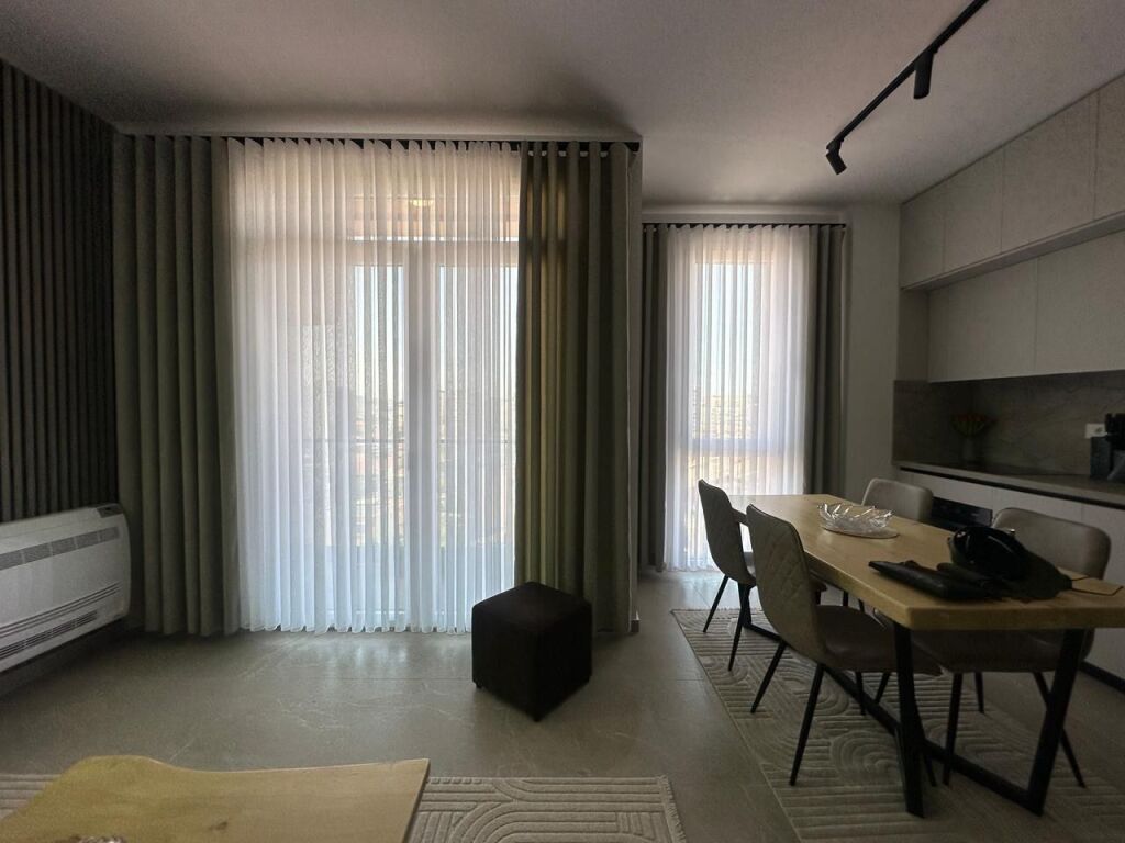 🏡 Jepet me qira apartament 1+1  📍 Bulevardi i Ri, Rruga Jordan Misja (250 m nga Burgu 313)
