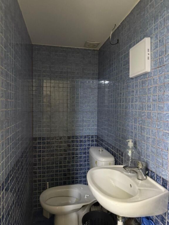Jepet me qira Duplex per ambjente biznesi tek Rruga Barrikadave 3 minuta nga qendra