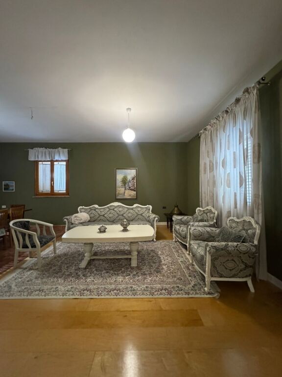 Villa su 2 piani in affitto al Mercato Alimentare