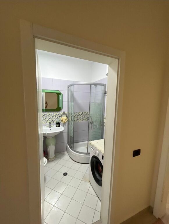 2+1,te xhamia kopshti botanik,500 euro