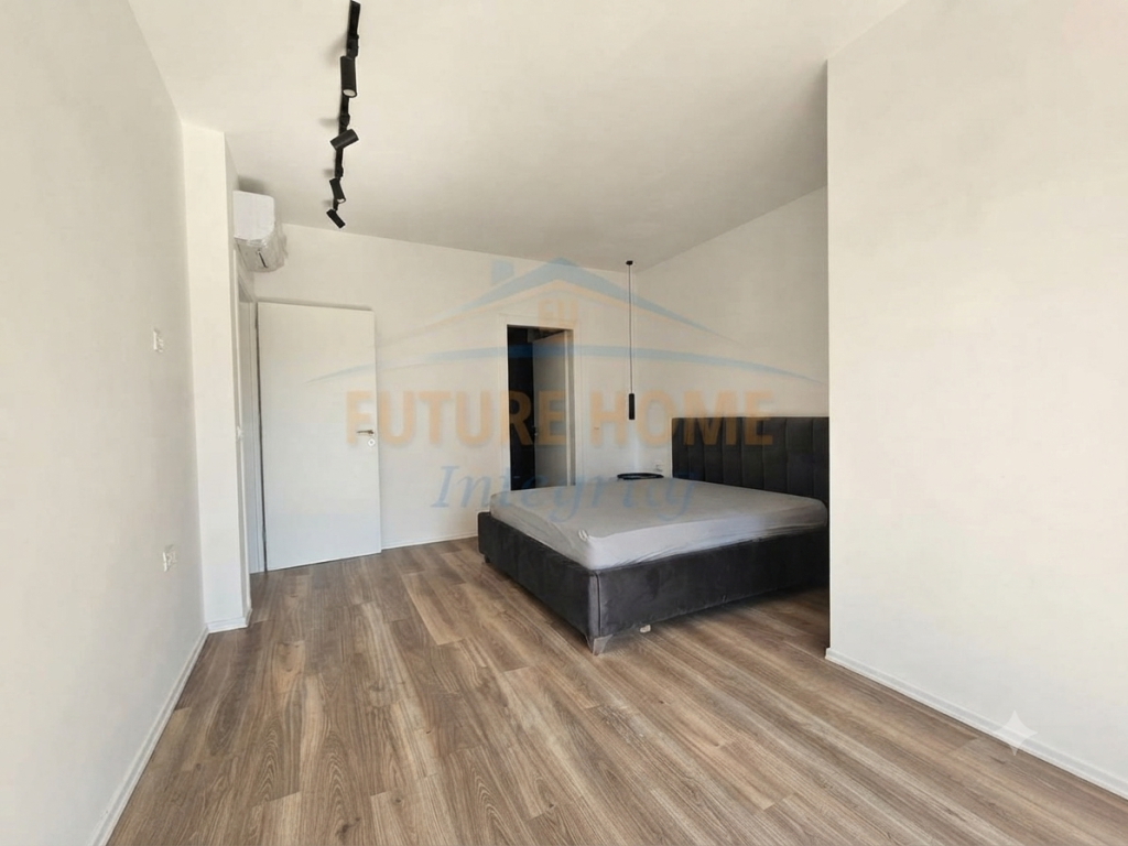 Qera, Apartament 2+1+2+Post Parkimi, Ish Tregu Elektrik, Tiranë.