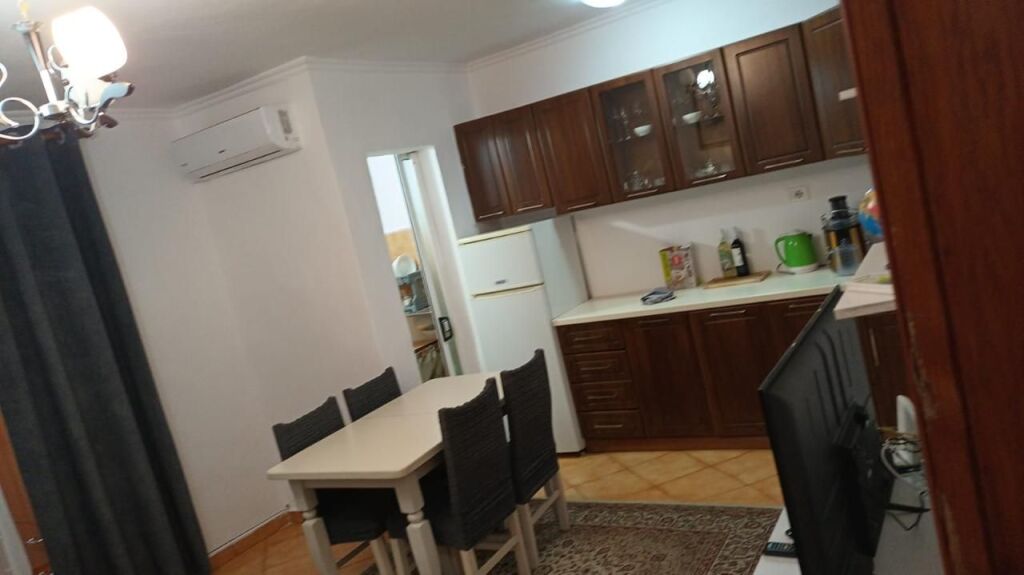 JEPET APARTAMENT ME QERA 1+1, ALI DEMI