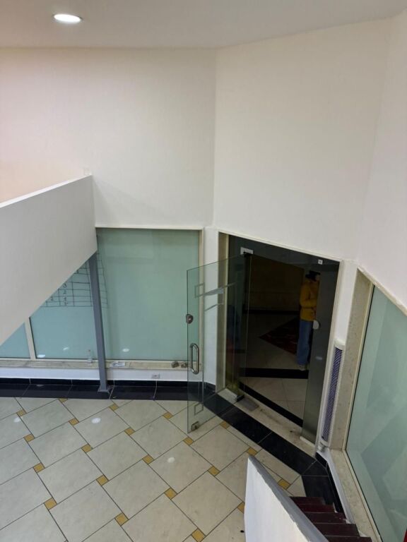 🏢 Jepet me qira Duplex për biznes  📍 Rruga Barrikadave💰 60.000 Lekë/muaj