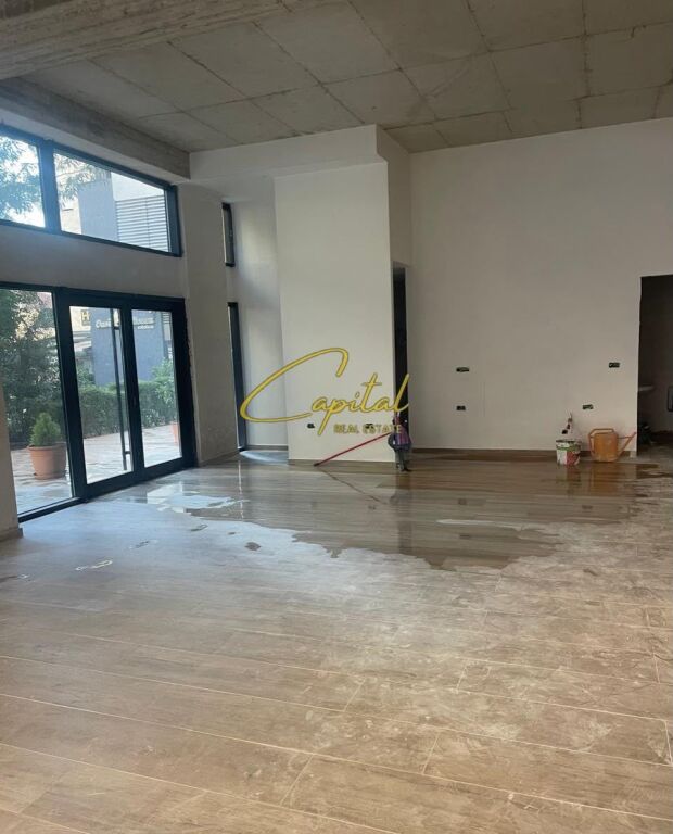 LOCALE COMMERCIALE IN AFFITTO 210 M2 BRRYLI 1.500 EURO
