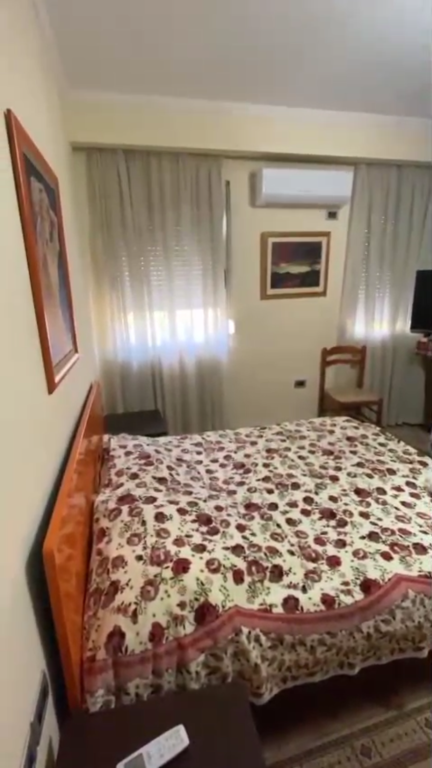 Garsionere me qera, Blloku Ambasadave!