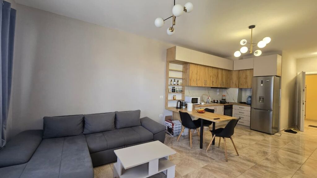 Jepet apartament 1+1 me qira tek Tregu Elektrik , Rruga Ali Demi .