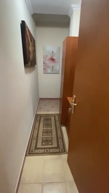 Garsionere me qera, Blloku Ambasadave!