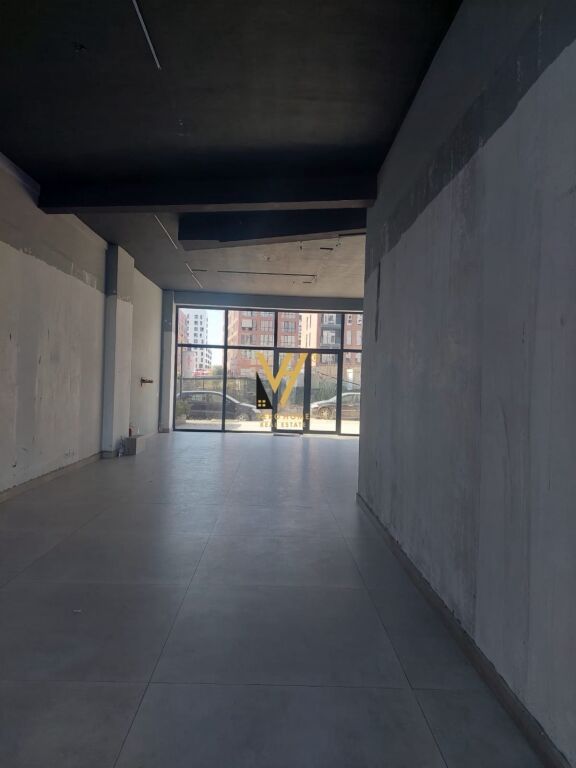 NEGOZIO IN AFFITTO 103 M2 IN VIA BURGUT 90.000 LEKE