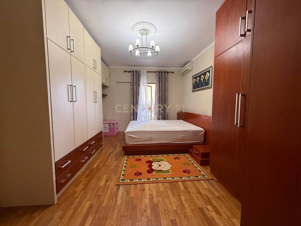 APPARTAMENTO 2+1+2 CON POSTO AUTO IN AFFITTO IN VIA DELLE BARRICATE! 900 € /Mese
