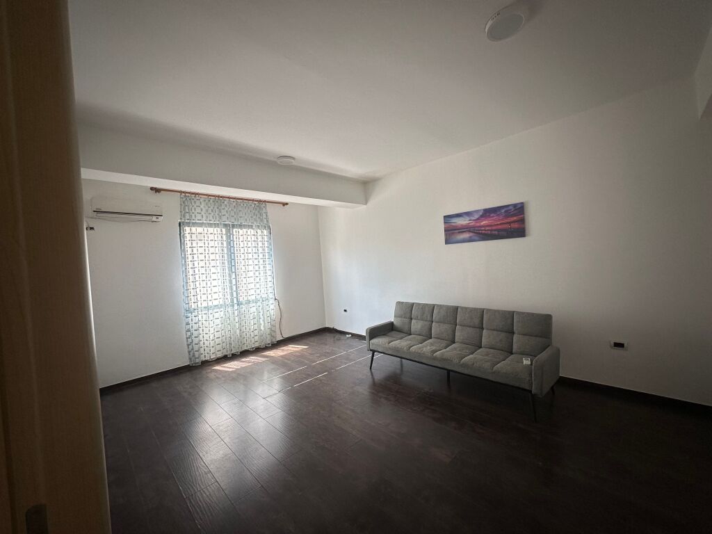 Shitet apartament 1+1 ne Bllok