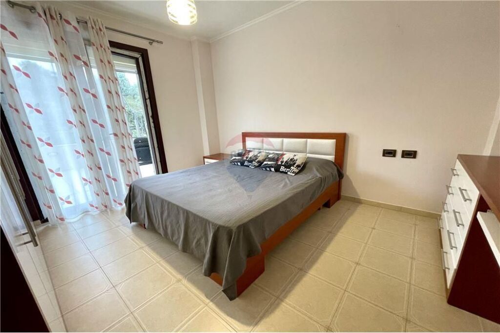 Apartament 1+1 totalisht i mobiluar, me verande, Kopeshti Zoologjik!