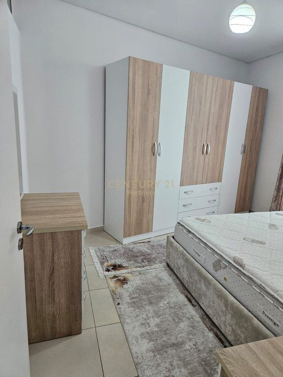 JAPIM ME QIRA APARTAMENT 2+1 NE RRUGEN E KAVAJES !!