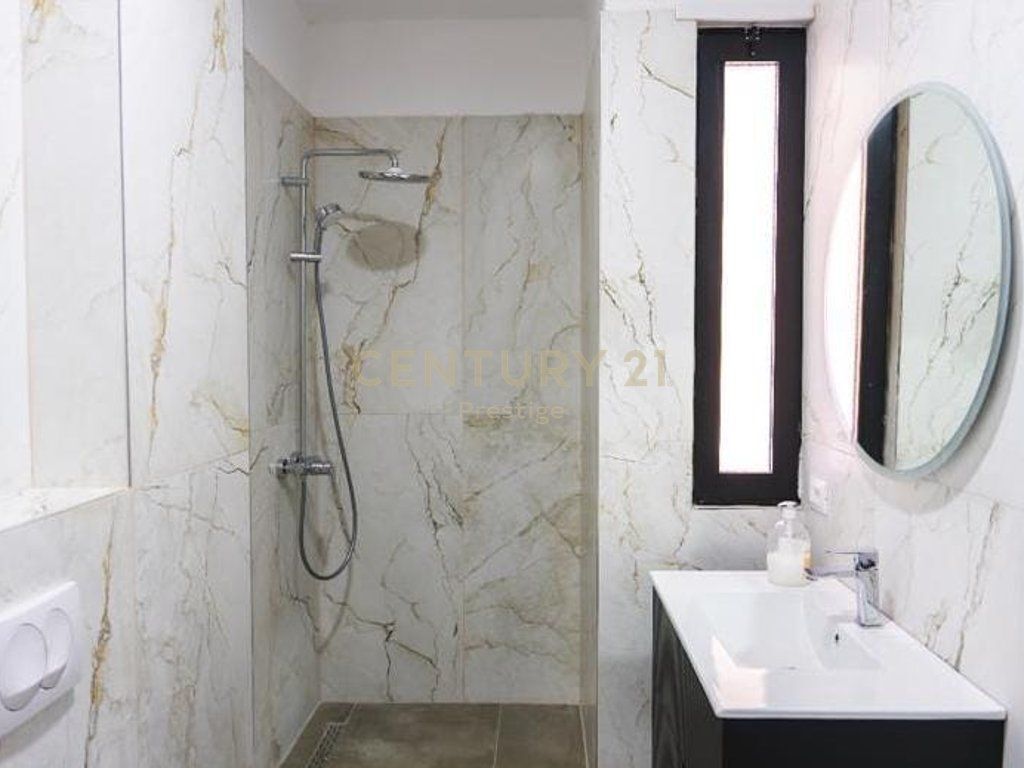 APARTAMENT 1+1 ME QIRA PRANE STACIONIT TE TRENIT, TIRANE !