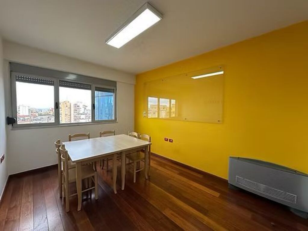 🏢 Dibrës Street, Halili Complex – Office space for rent with an area of 120 m². 120,000 Lekë/net