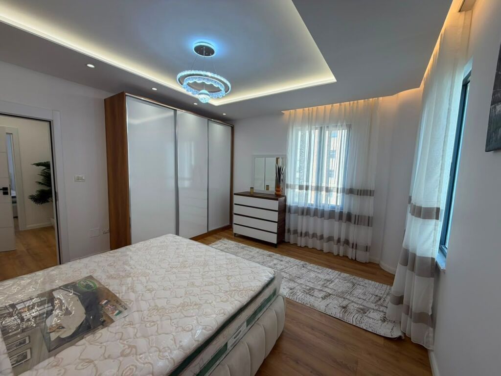 🏡 Shitet apartament 2+1+2 me ballkon  📍 Pranë Pallatit me Shigjeta 💶 Çmimi: 238 milion lekë