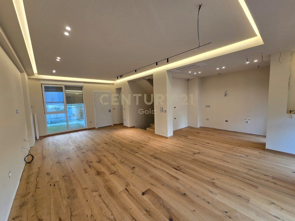 Villa for Sale at Rezidenca AbA near Lake Farka 480,000 €