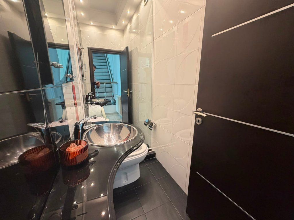 🔑 Duplex 3+1+3 in affitto nel Blocco delle Ambasciate!