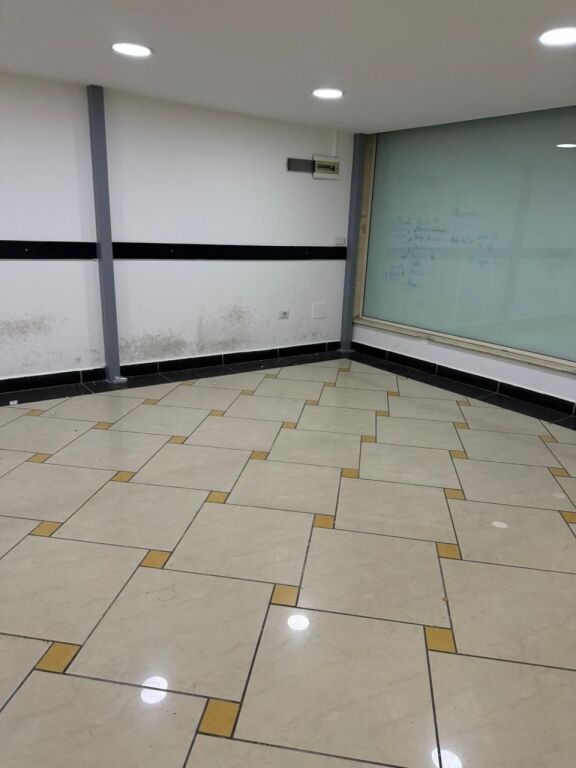 🏢 Jepet me qira Duplex për biznes  📍 Rruga Barrikadave💰 60.000 Lekë/muaj