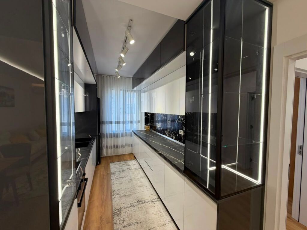🏡 Shitet apartament 2+1+2 me ballkon  📍 Pranë Pallatit me Shigjeta 💶 Çmimi: 238 milion lekë