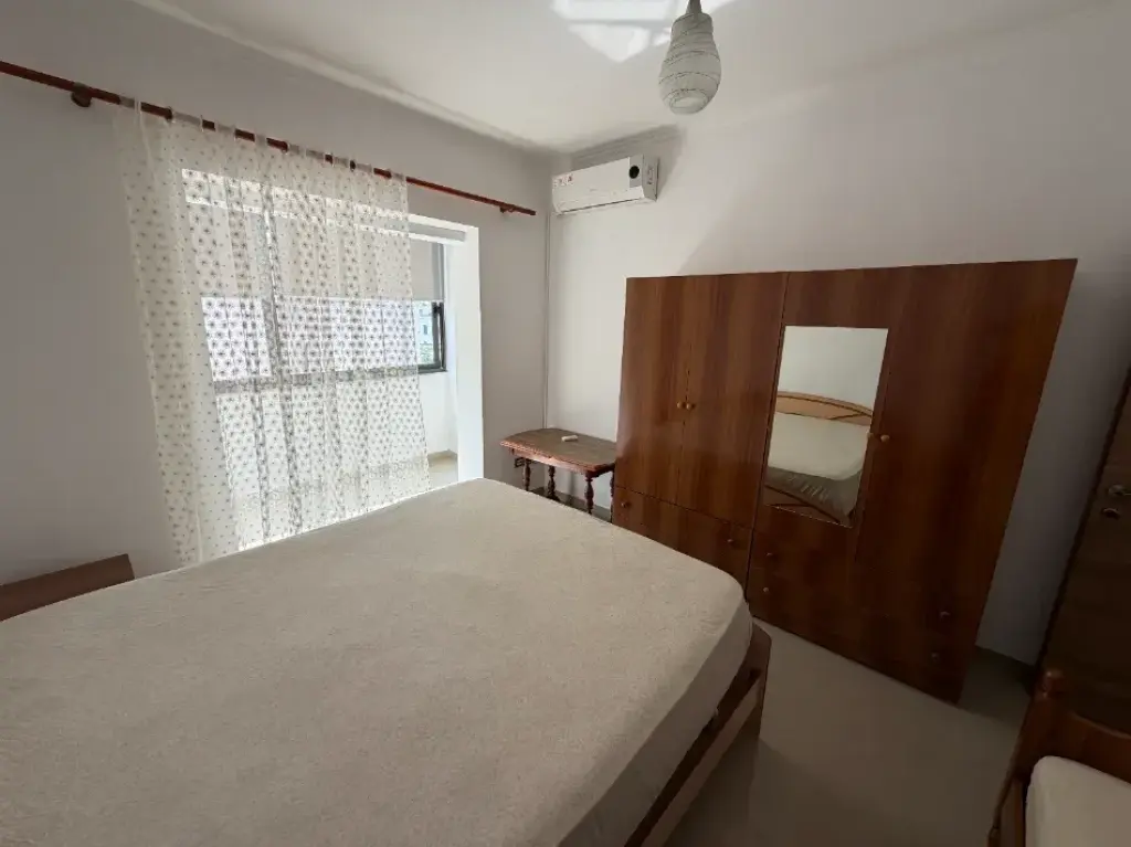 Jepet apartament 1+1 me qira tek Rruga Mihal Grameno , prane Shkolles Mihal Grameno , Rruga Ali Demi .