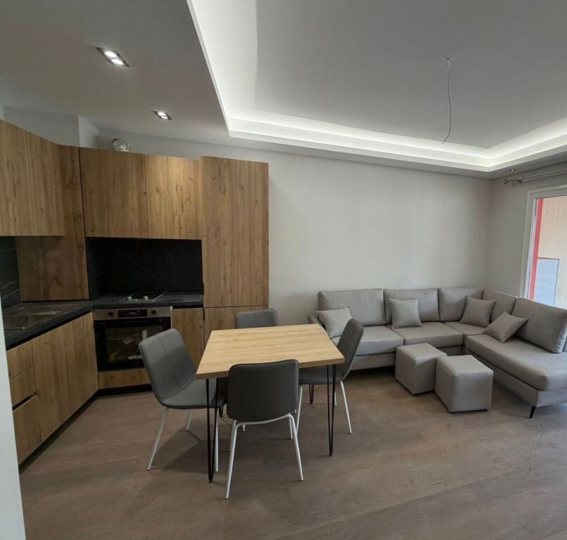 Super apartament me qera 2+1 Astir