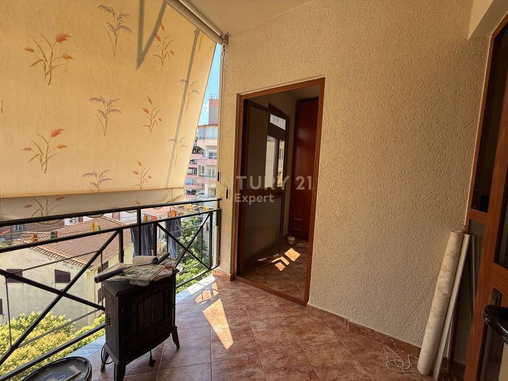 APPARTAMENTO 2+1+2 CON POSTO AUTO IN AFFITTO IN VIA DELLE BARRICATE! 900 € /Mese