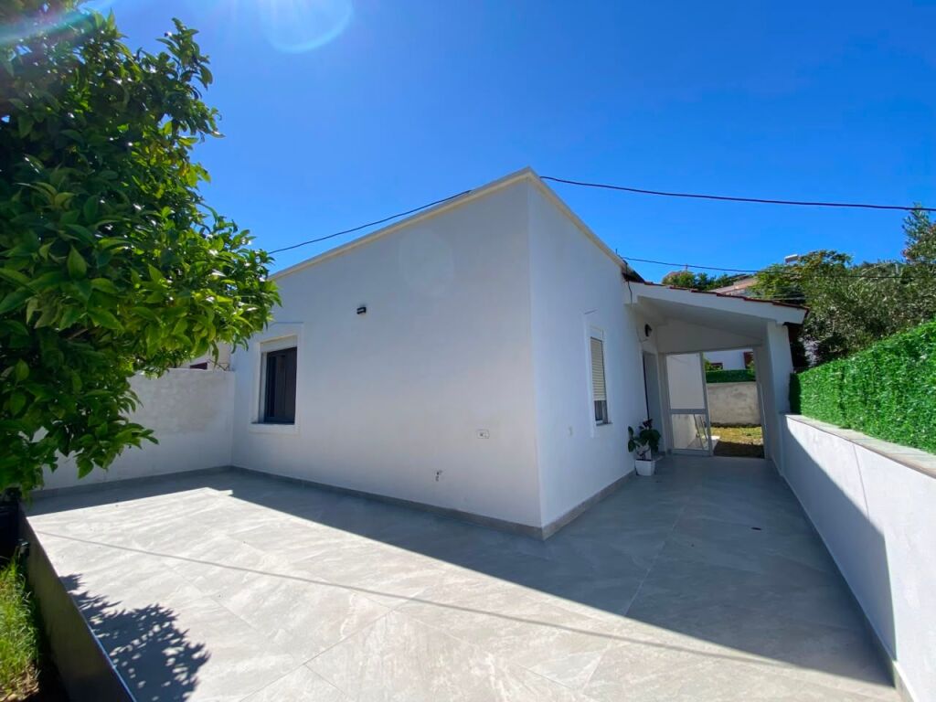 Private House near the Center, Durres!