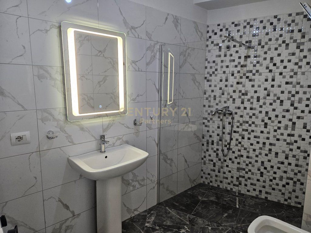 JAPIM ME QIRA APARTAMENT 2+1 NE RRUGEN E KAVAJES !!