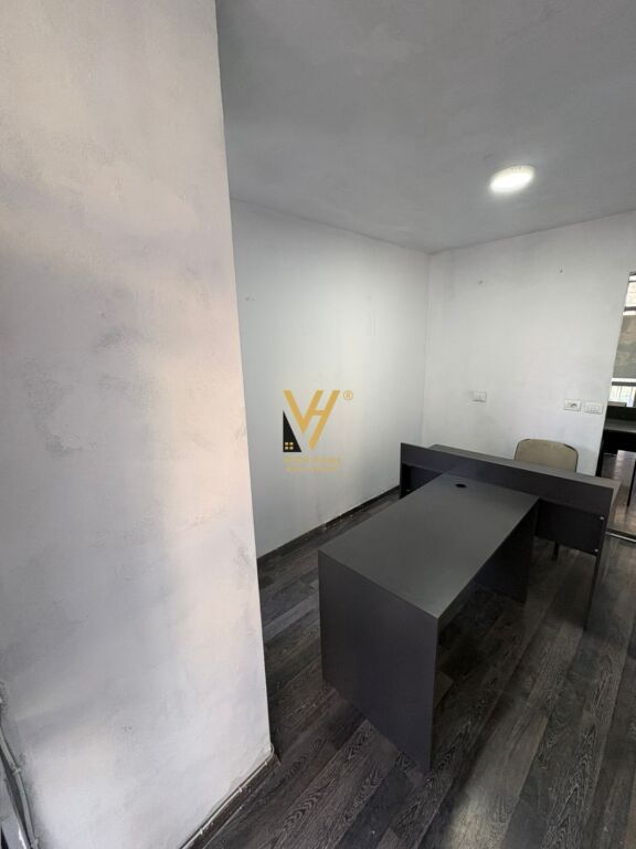 UFFICIO 15 M2 IN AFFITTO A KOMUNA E PARISIT 15.000 LEKE
